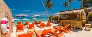 Esse é o Bandara Phuket Beach Resort. Pé na Areia!