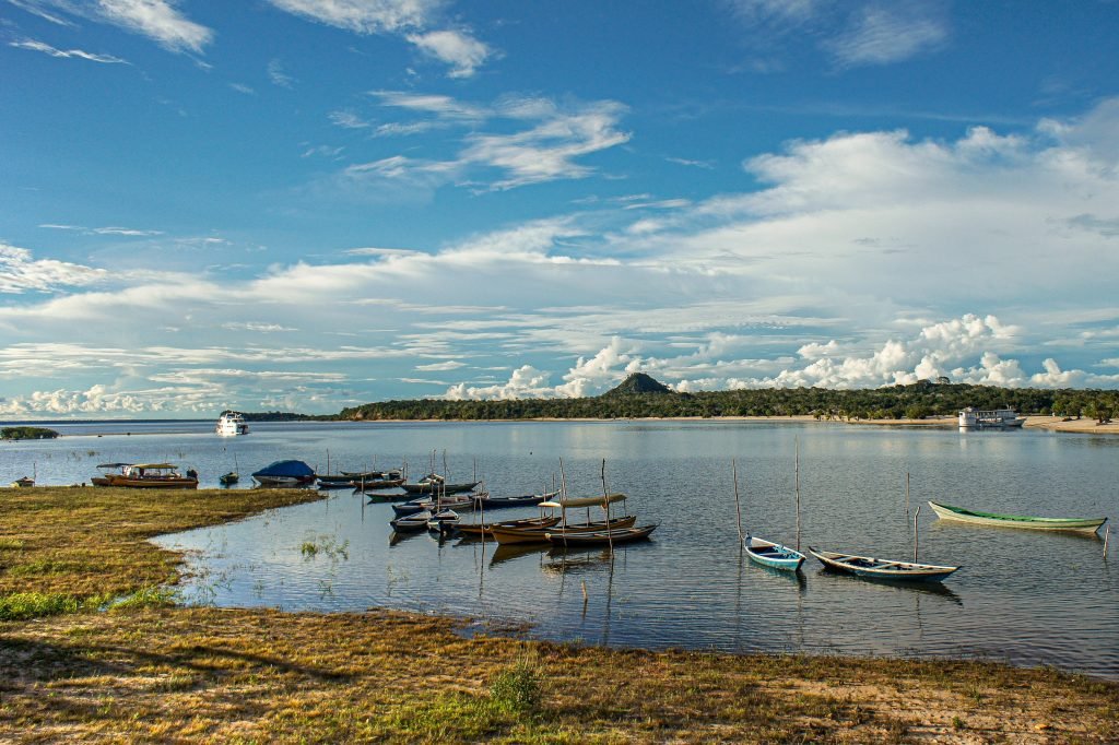 https://www.pexels.com/photo/alter-do-chao-santarem-brazil-8184084/